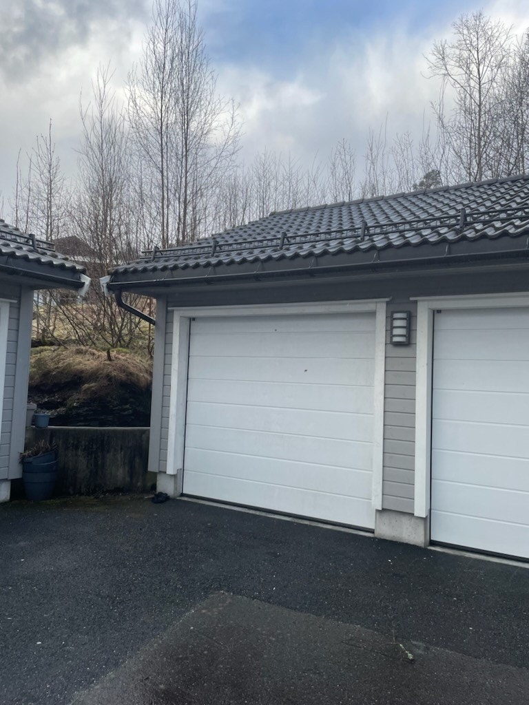 Boligen disponerer én garasjeplass i felles garasjeanlegg Galleribilde