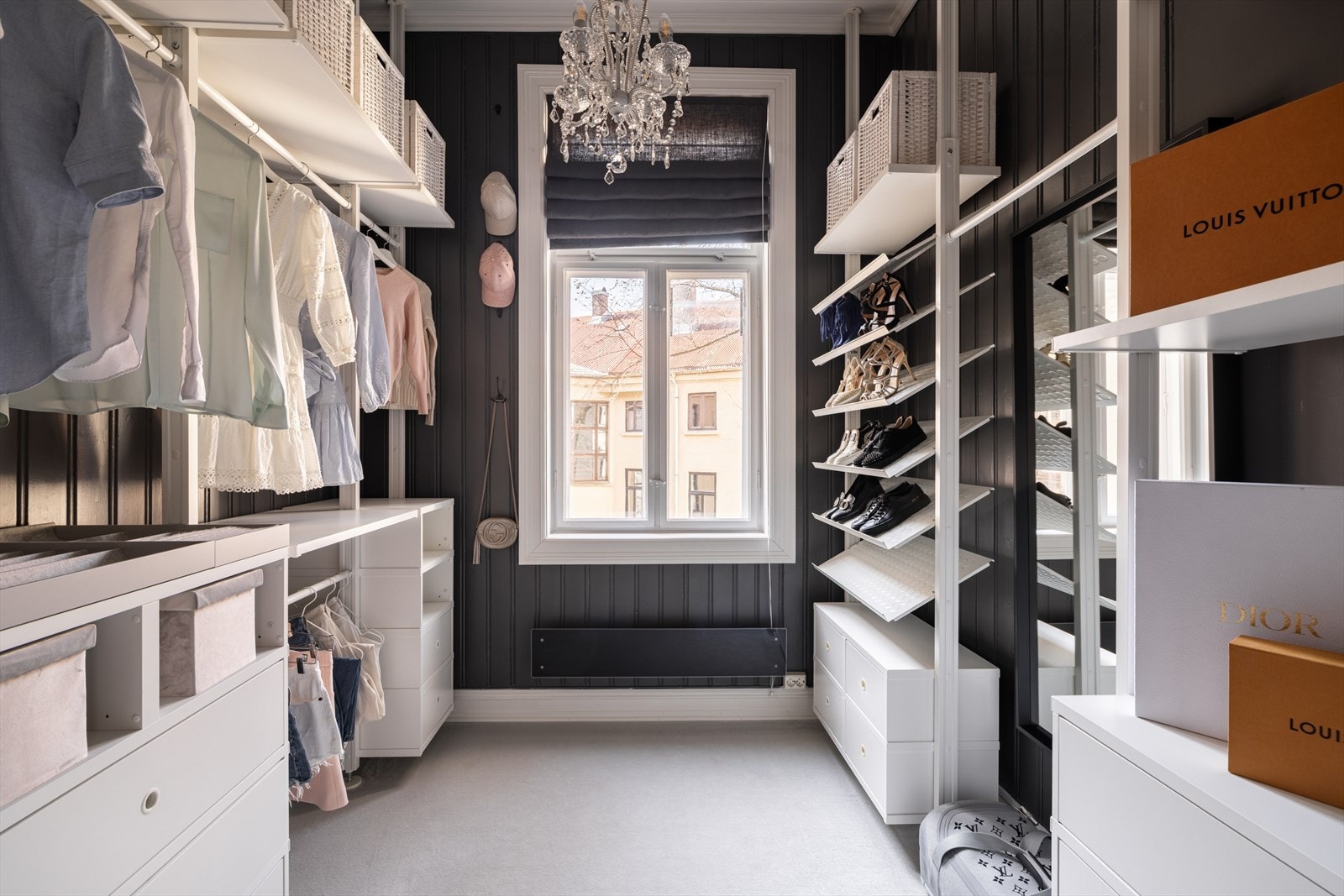 Soverom 2 blir i dag brukt som walk-in-closet Galleribilde