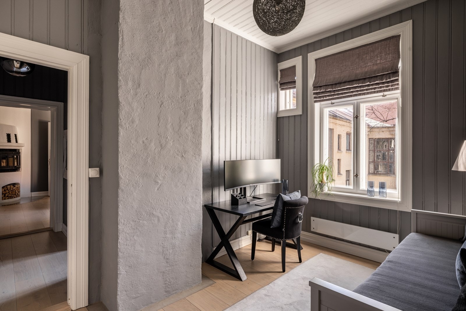 Soverom 3 oppleves også romslig, og benyttes i dag som som hjemmekontor/gjesterom Galleribilde