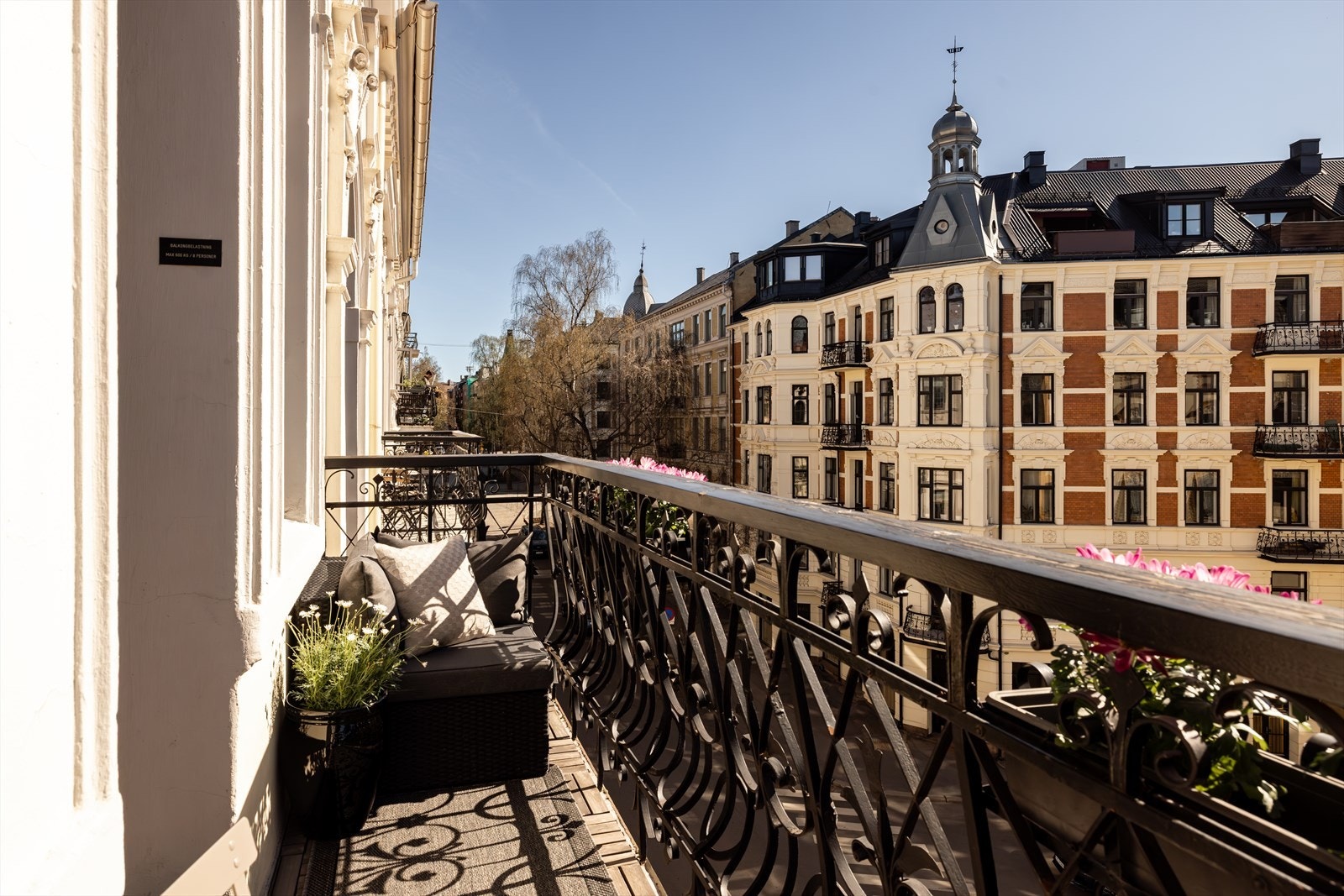 Solrik sørvendt balkong på ca. 4 m² Galleribilde