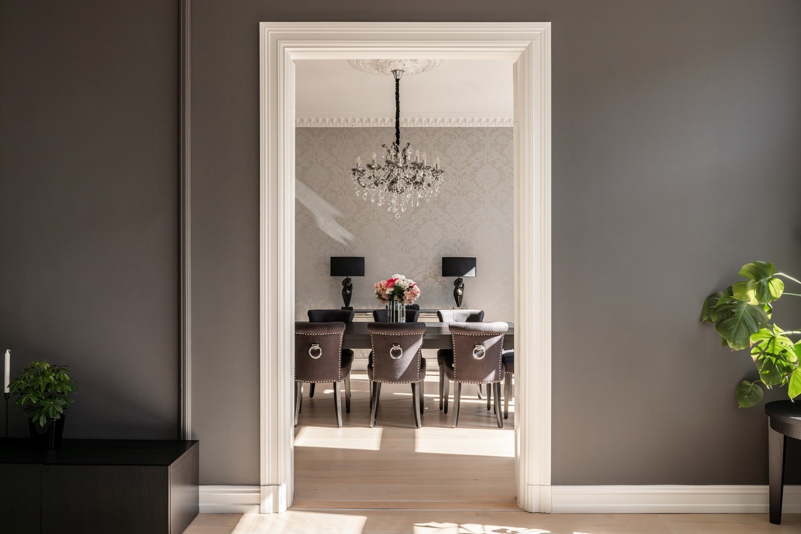 I perioden 2017/18 ble det lagt samme 1-stavs bredt parkett gulv Galleribilde