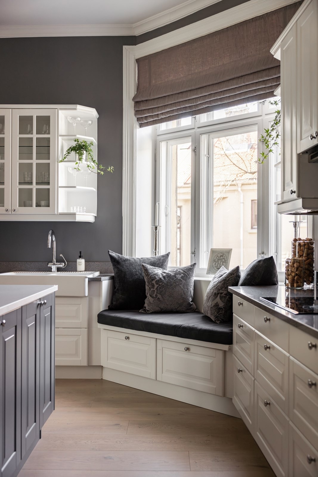 Kjøkkenet oppleves som et naturlig sosialt samlingspunkt Galleribilde