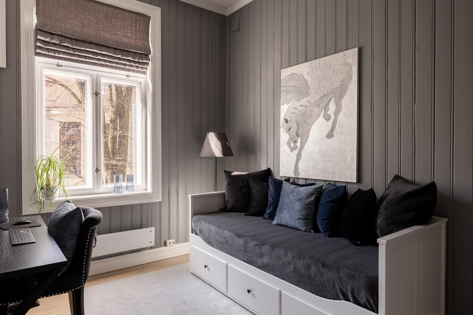 Alle soverommene vender mot den lukkede bakgården Galleribilde