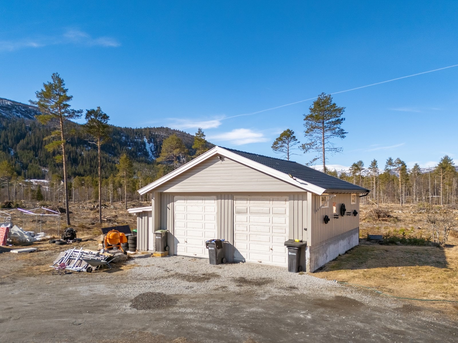 Dobbel garasje. Galleribilde