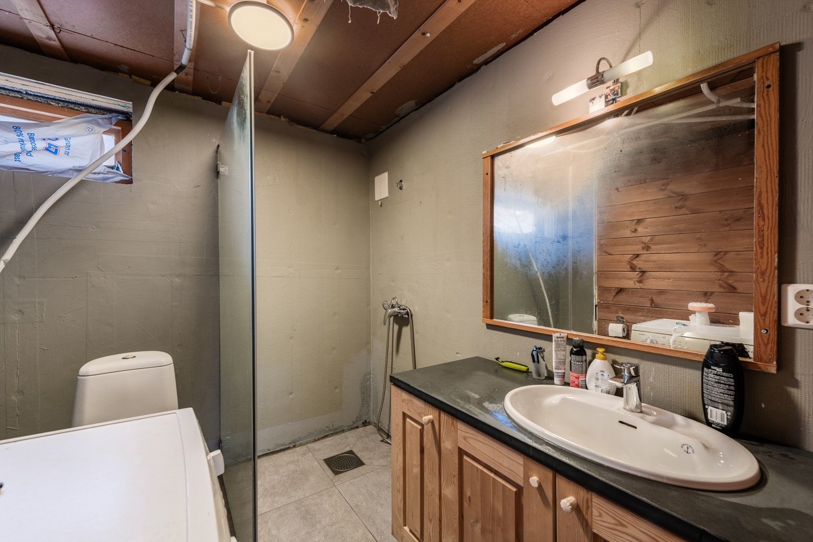 Bad i kjelleretasjen som ikke er i bruk. Galleribilde