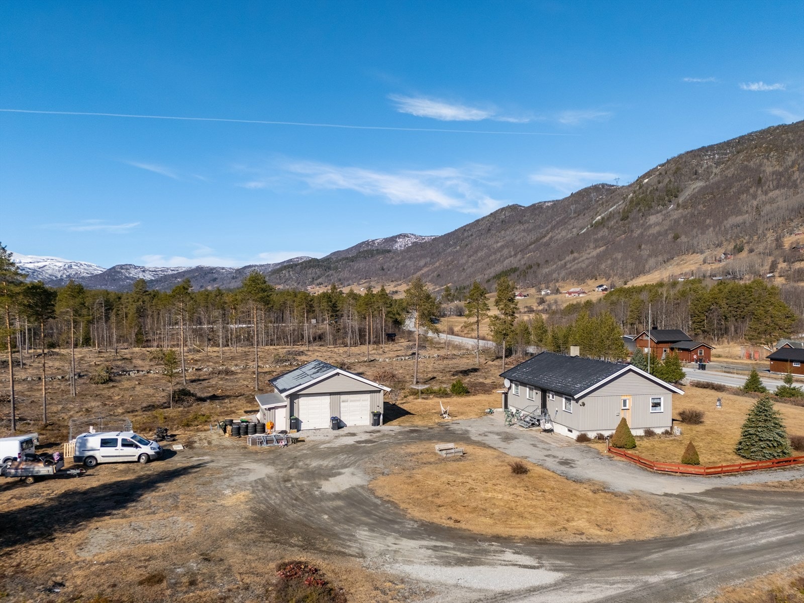 Enebolig med solfylt og usjenert beliggenhet i Hovet. Galleribilde