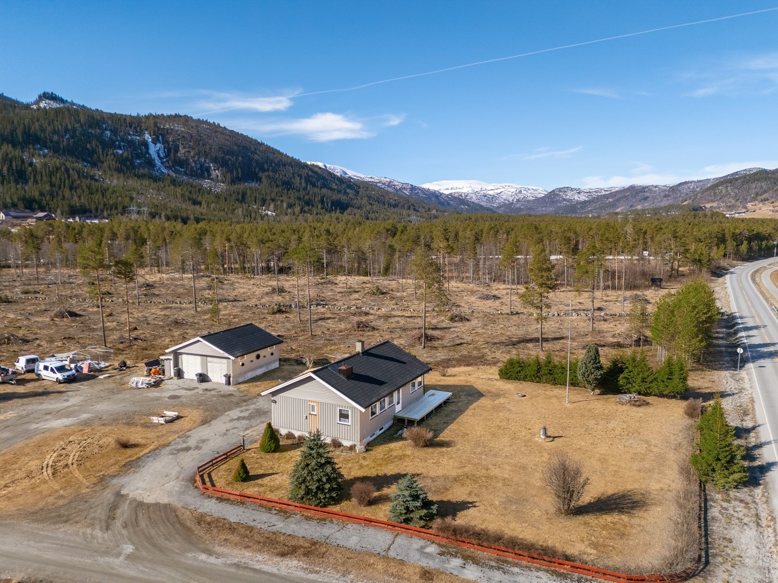 Velkommen til Hovsvegen 122, en eiendom presentert av EiendomsMegler 1 Fjellmegleren! Galleribilde