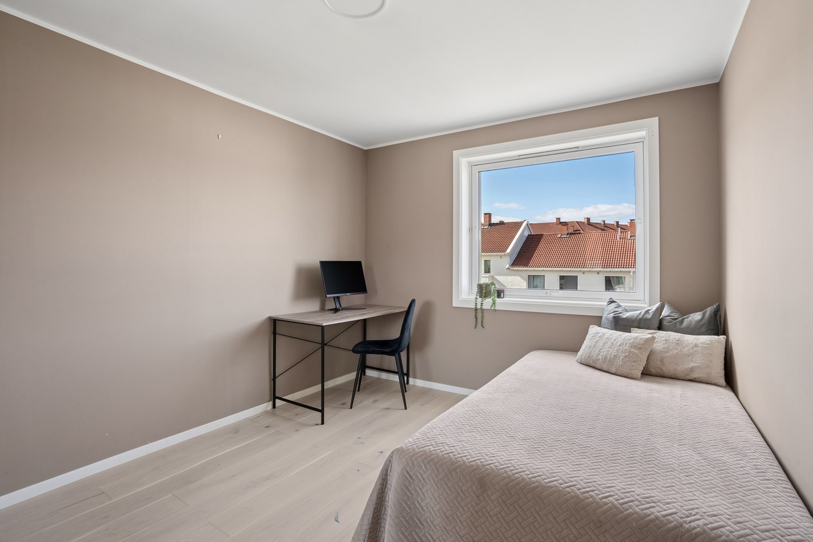 Plass til hjemmekontor eller annet ønsket møblement. Galleribilde