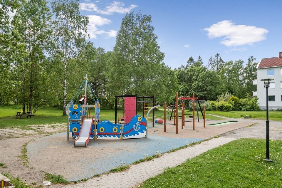 Hyggelig lekeplass i borettslagets fellesområde. Galleribilde
