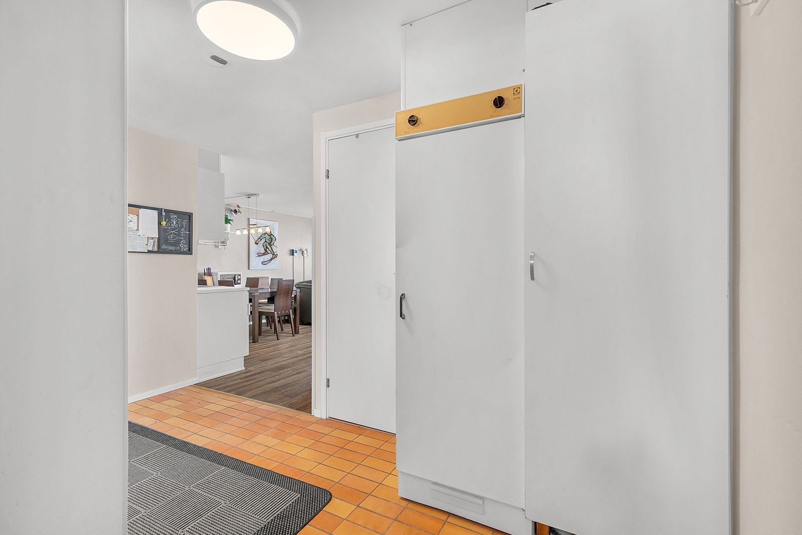 Gang sett mot stue/kjøkken Galleribilde