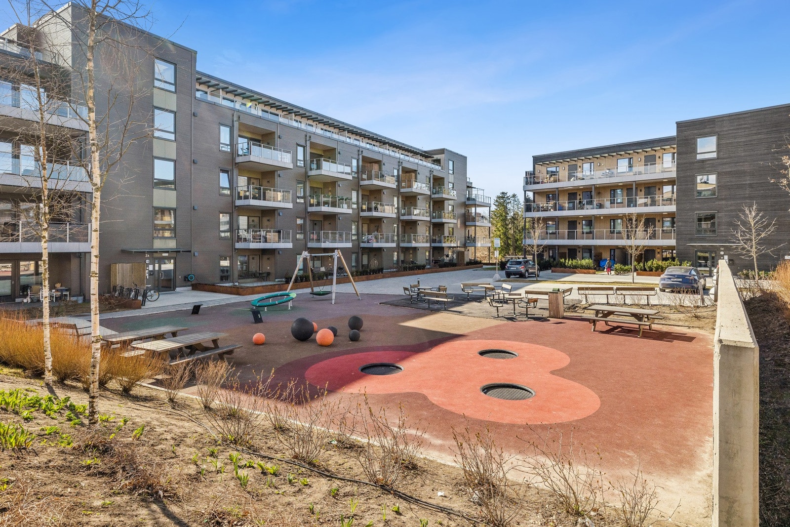 Leiligheten ligger ca. 18 minutter med bil til Gardermoen flyplass, og ca. 30 minutter til Oslo S Galleribilde