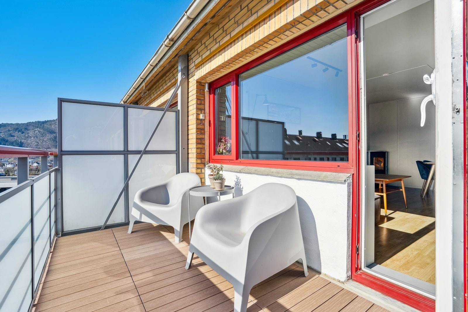 Et koselig uteområde for morgenkaffen eller rolige kvelder. Galleribilde