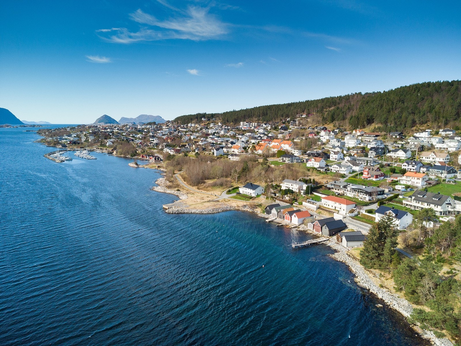 Dronebilde - tatt fra øst mot vest Galleribilde