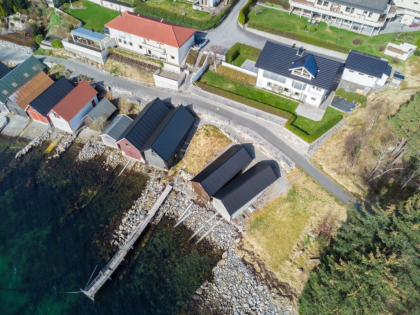 Dronebilde av eiendommen sett fra fugleperspektiv Galleribilde