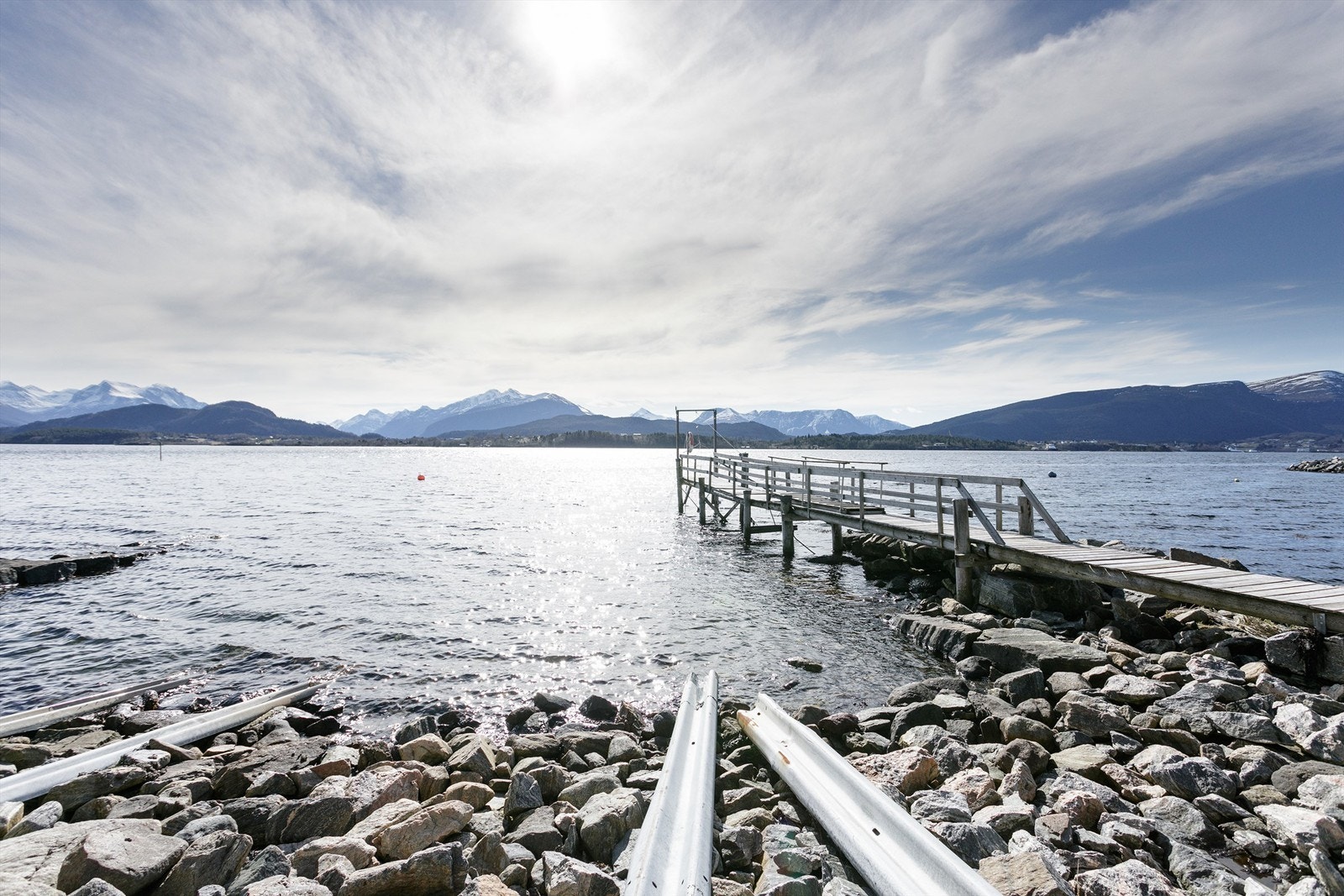 Nydelig og flott utsikt fra naustet mot Borgundfjorden Galleribilde