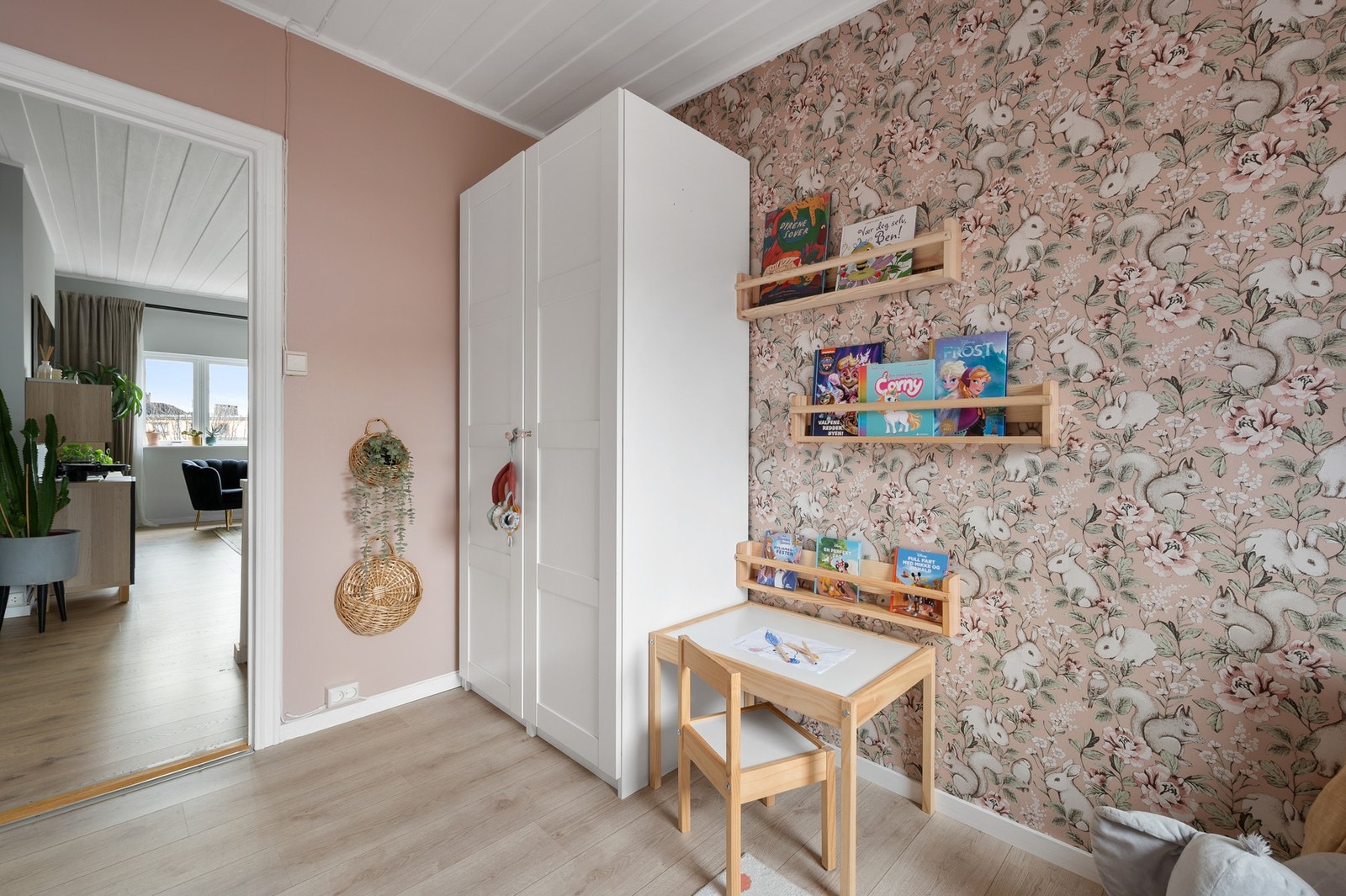 Dette rommet passer ypperlig som barnerom! Galleribilde