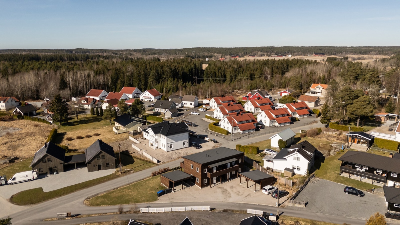 Sykkelavstand til Isesjø/Børtevann med fine bademuligheter om sommeren. Galleribilde