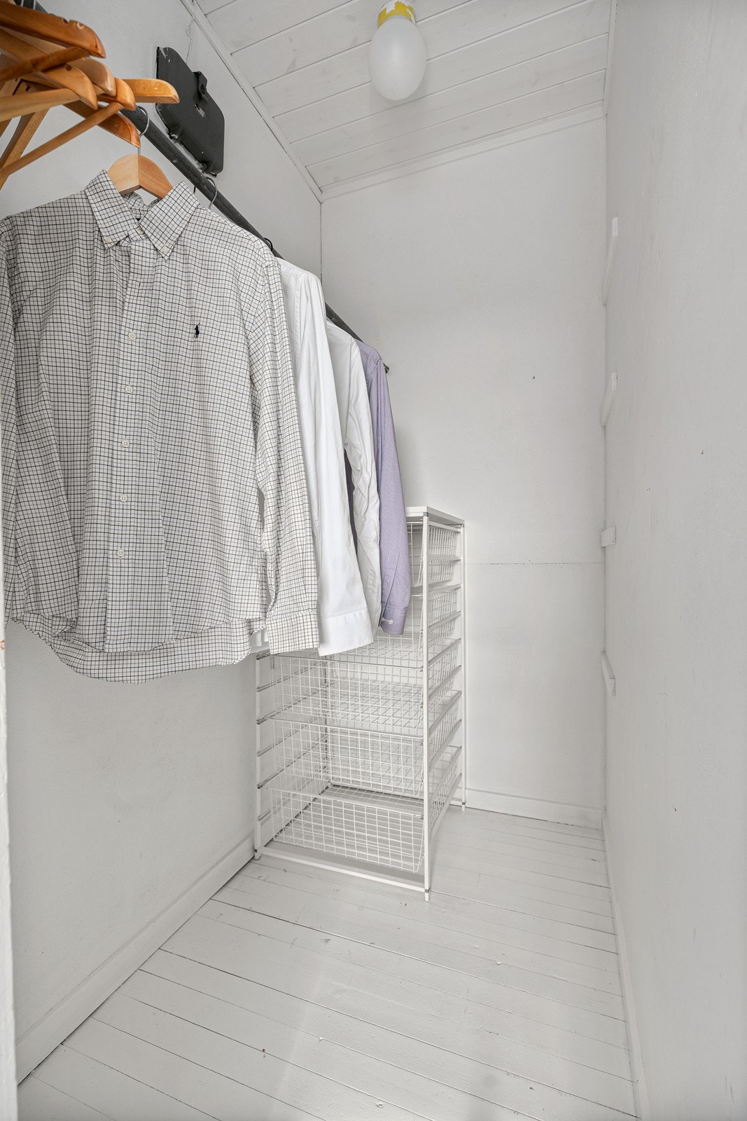 Garderobe fra hovedsoverom Galleribilde