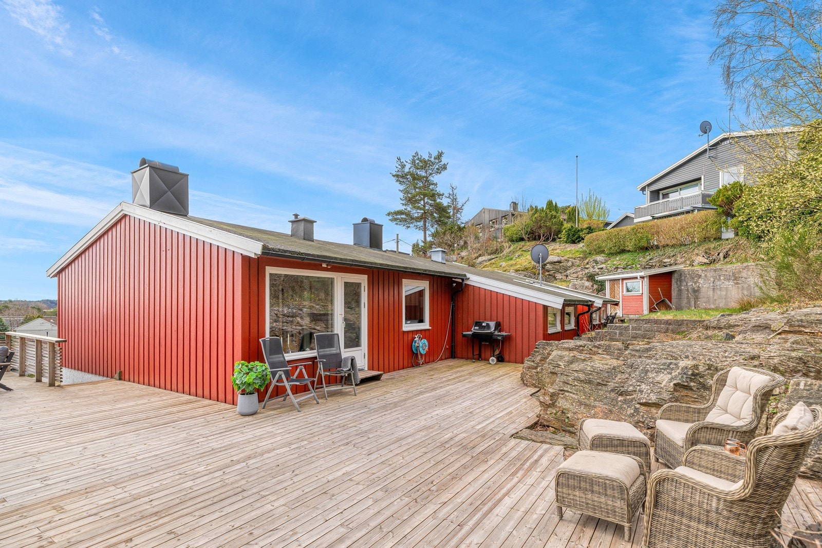 Boligen byr på en romslig terrasse på ca. 80 kvm Galleribilde
