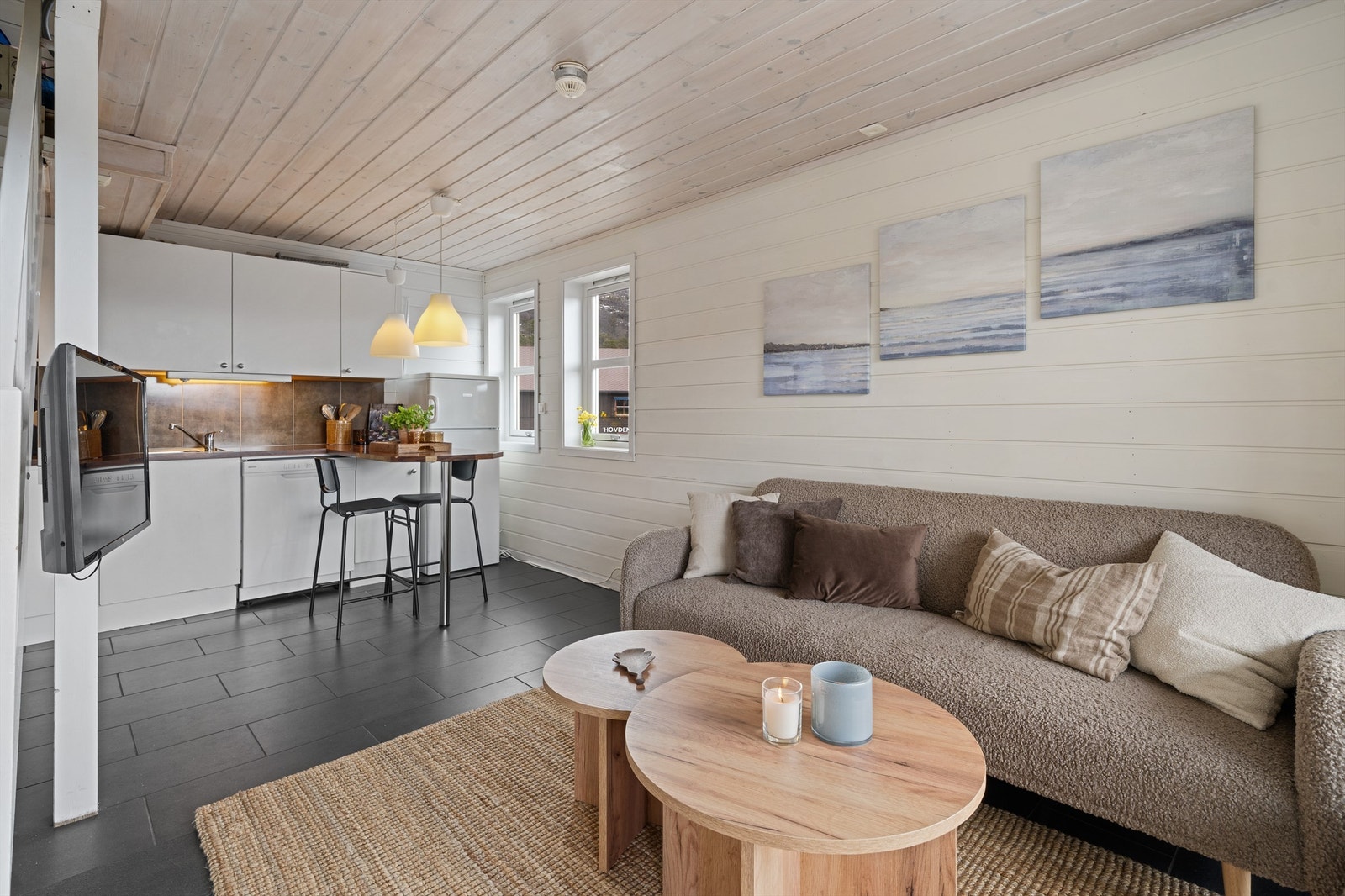 Stue og kjøkken. Galleribilde