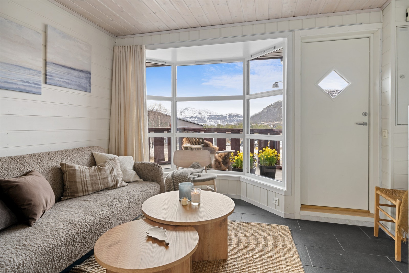 Inngangsparti og stue. Galleribilde