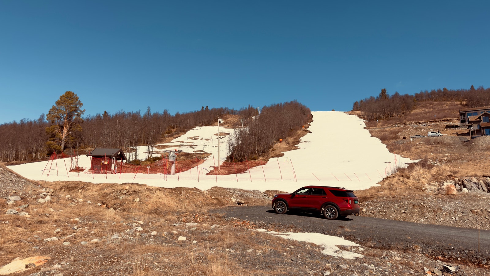 Alpinbakken rett v tomta. Galleribilde