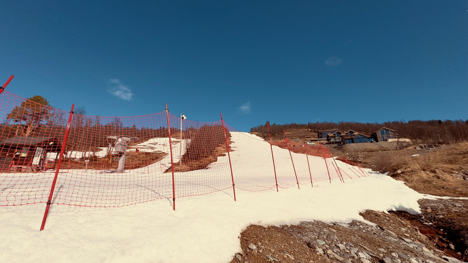 Alpinbakken rett v tomta. Galleribilde