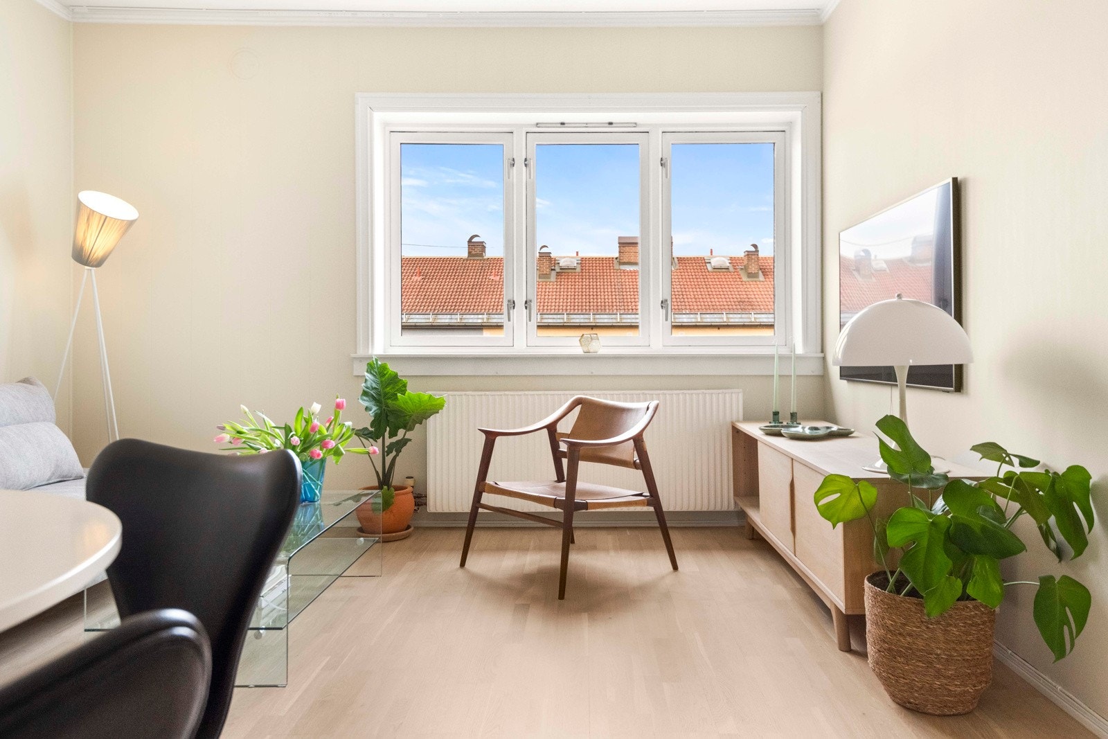 Leiligheten er gjennomgående i bygget, og lysforholdene er upåklagelige. Galleribilde