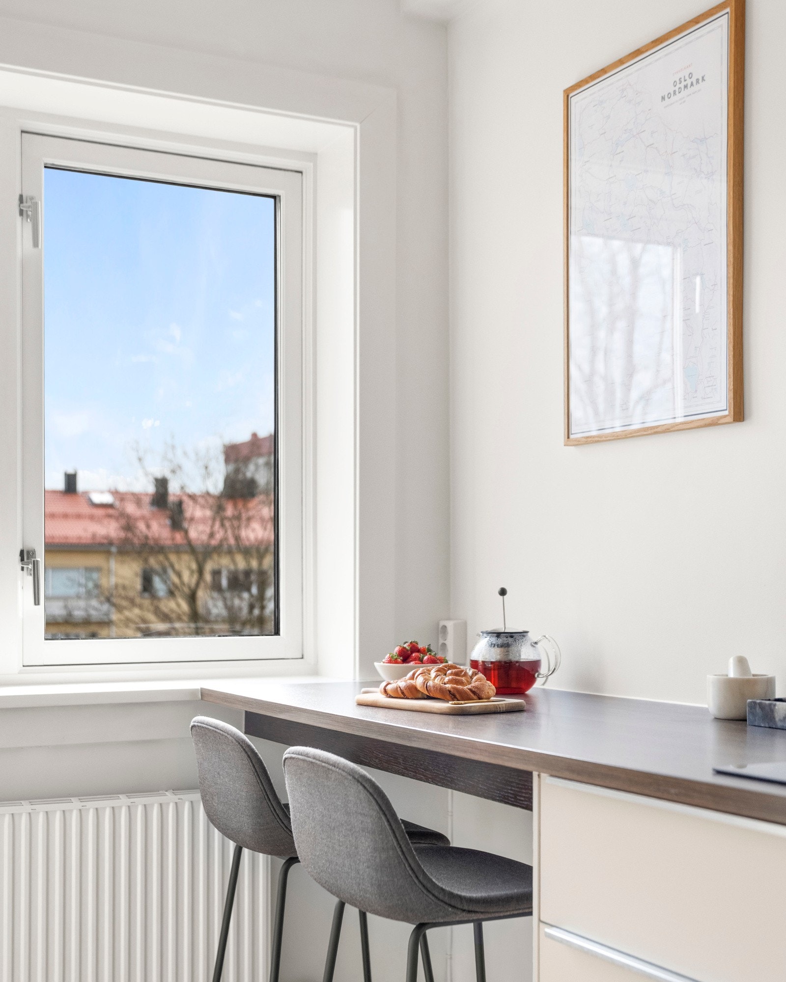 Spisebenk ved vinduet. Galleribilde