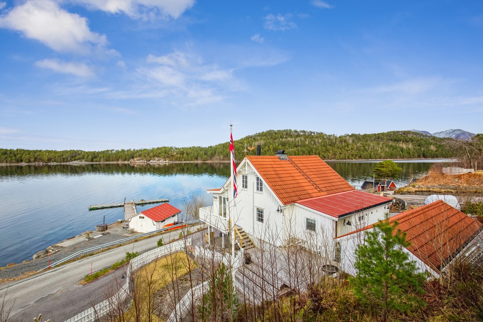 Maritimt bomiljø med flott utsikt og gode sol/lysforhold. Galleribilde