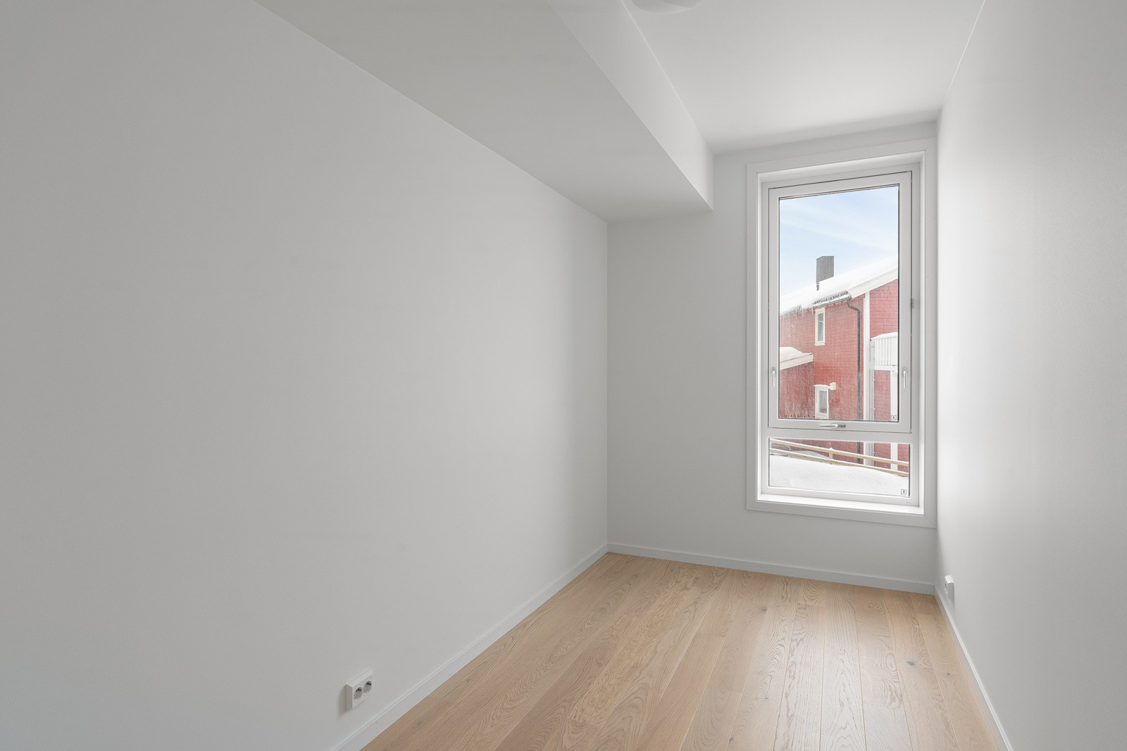 Soverommene har plass til seng av ønsket størrelse og oppbevaringsmøbel.