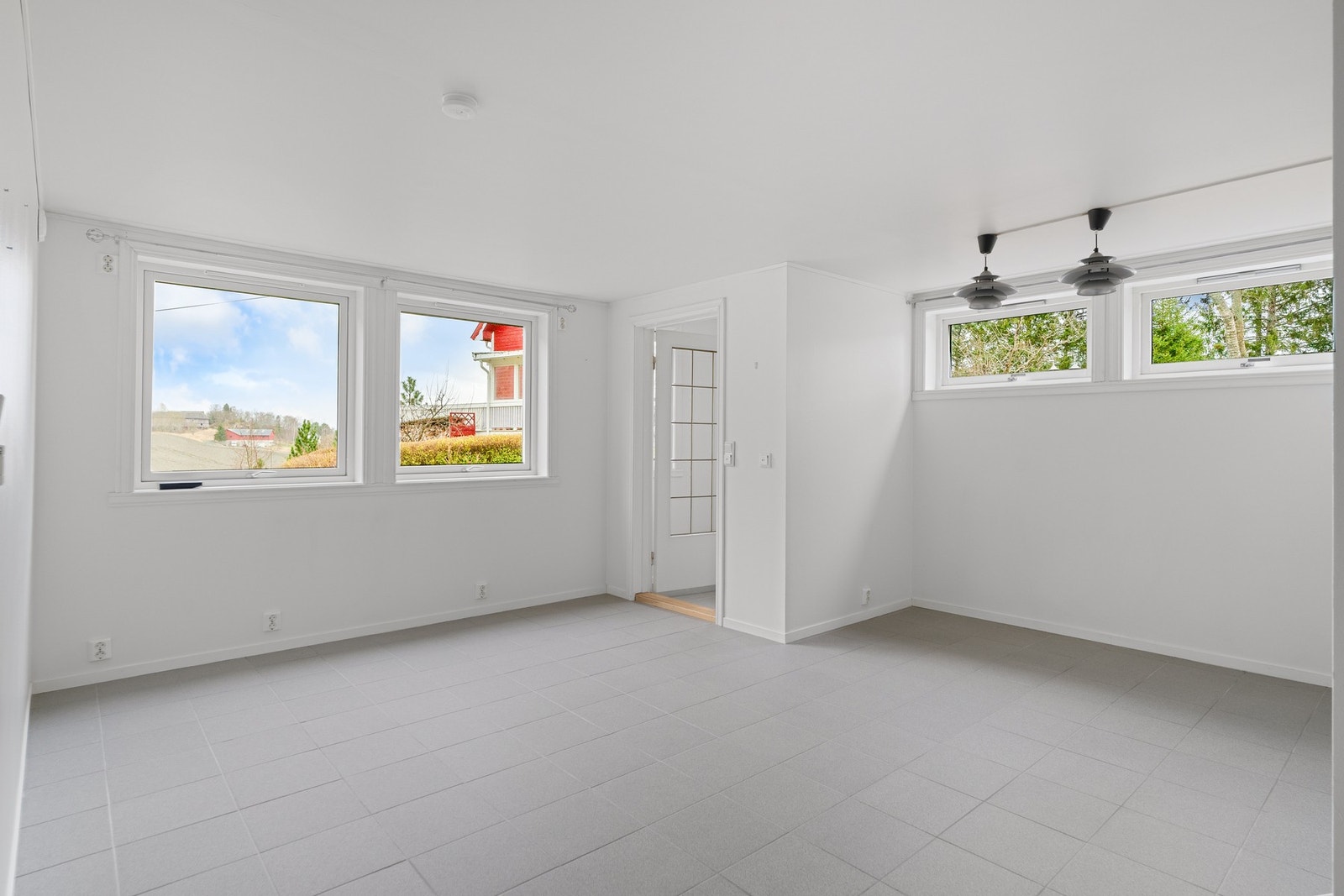 Hyggelig sokkelleilighet med egen inngang. Leiligheten er godkjent som egen boenhet og ble etablert i 2012. Galleribilde