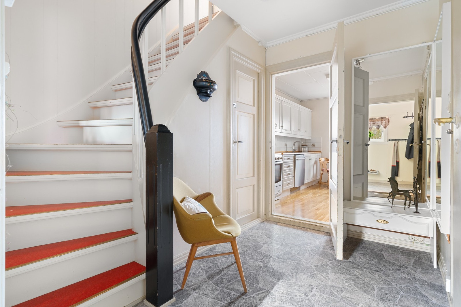 Fra gangen har man adkomst til deler av grovkjelleren Galleribilde