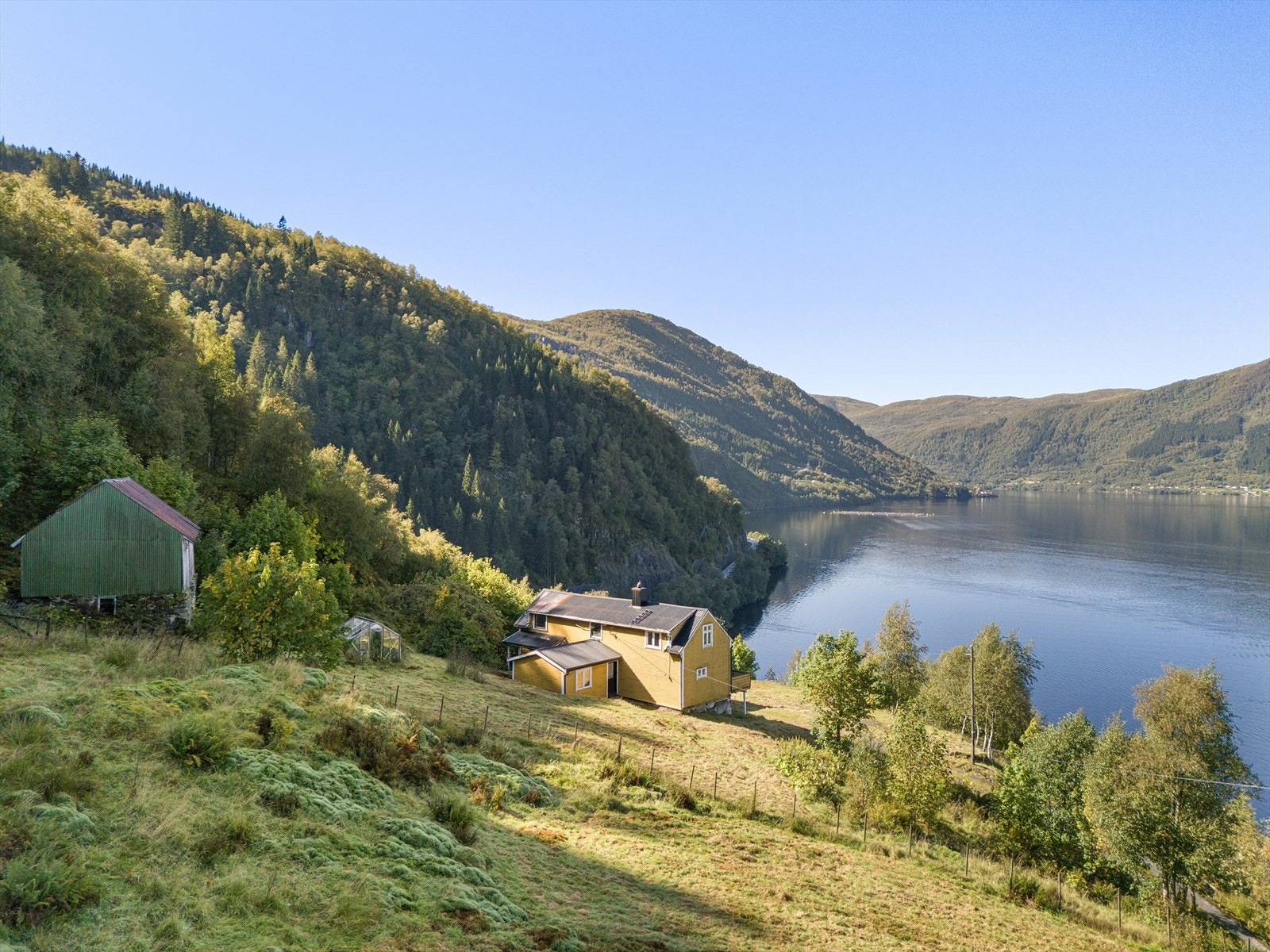 Aktiv Eiendomsmegling v/ Jørn Tage Hereide har gleden av å presentere Vaksdalsvegen 836! Galleribilde