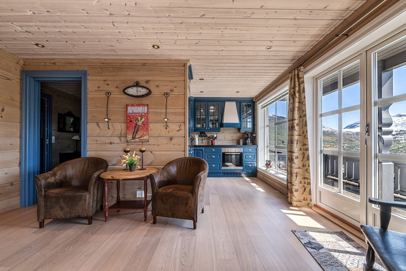Like ved stuen ligger kjøkkenet Galleribilde