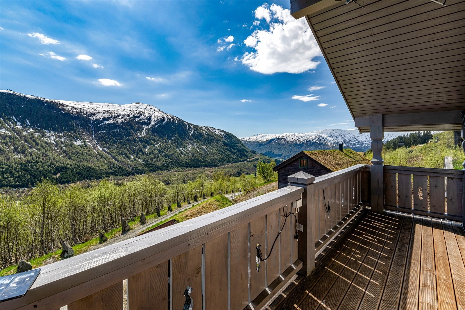 Nydelige sol- og utsiktsforhold fra altanen Galleribilde