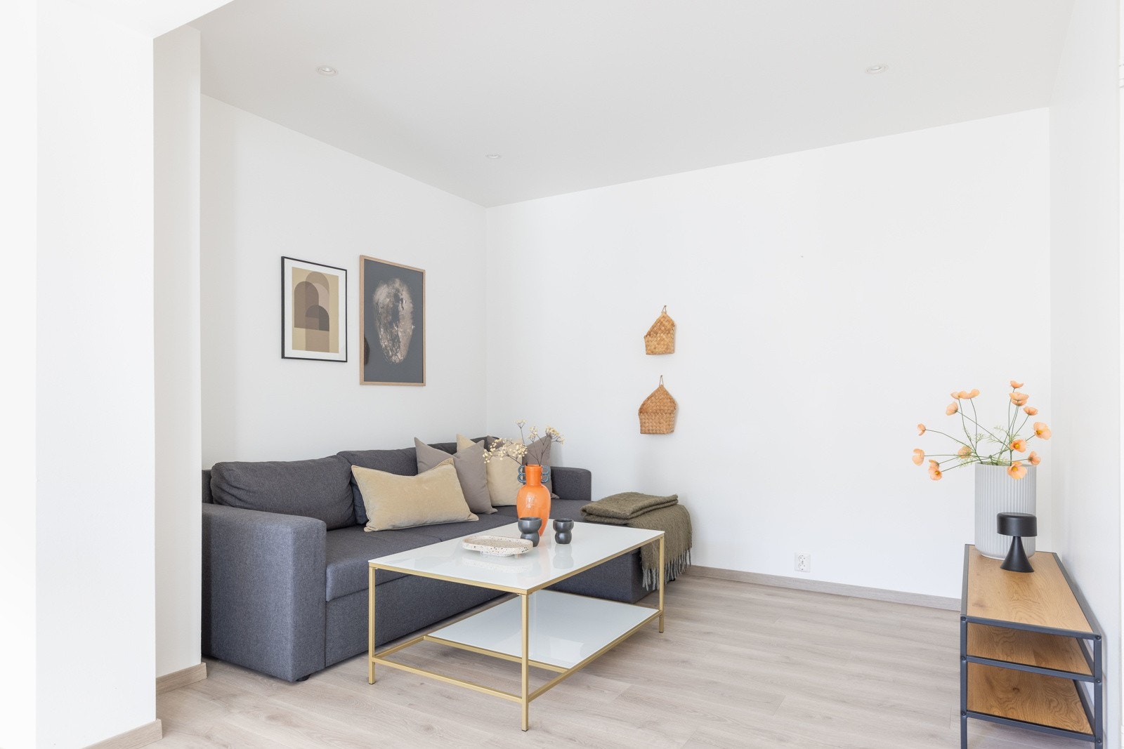 Stuen er stor og god - enkel å møblere uansett stil og smak. Galleribilde