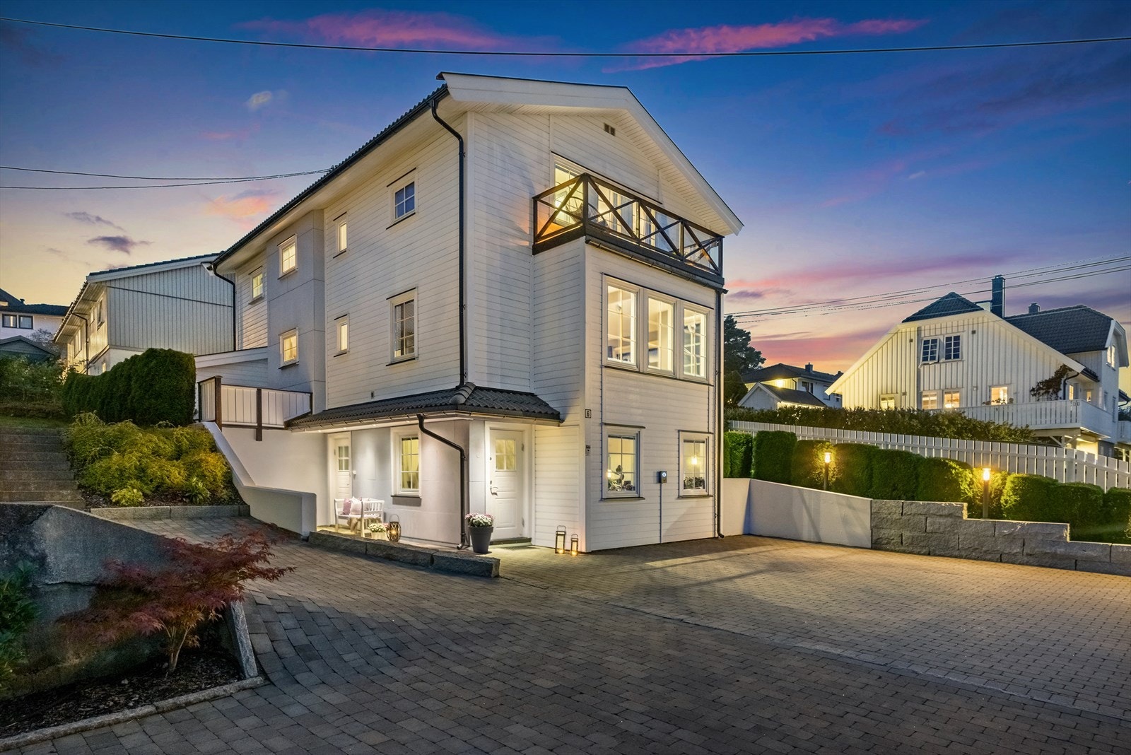Velkommen til Benveien 6 - En innholdsrik, stor og god enebolig i et etterspurt og attraktivt boligområde på Simensbråten/Ekeberg. Galleribilde