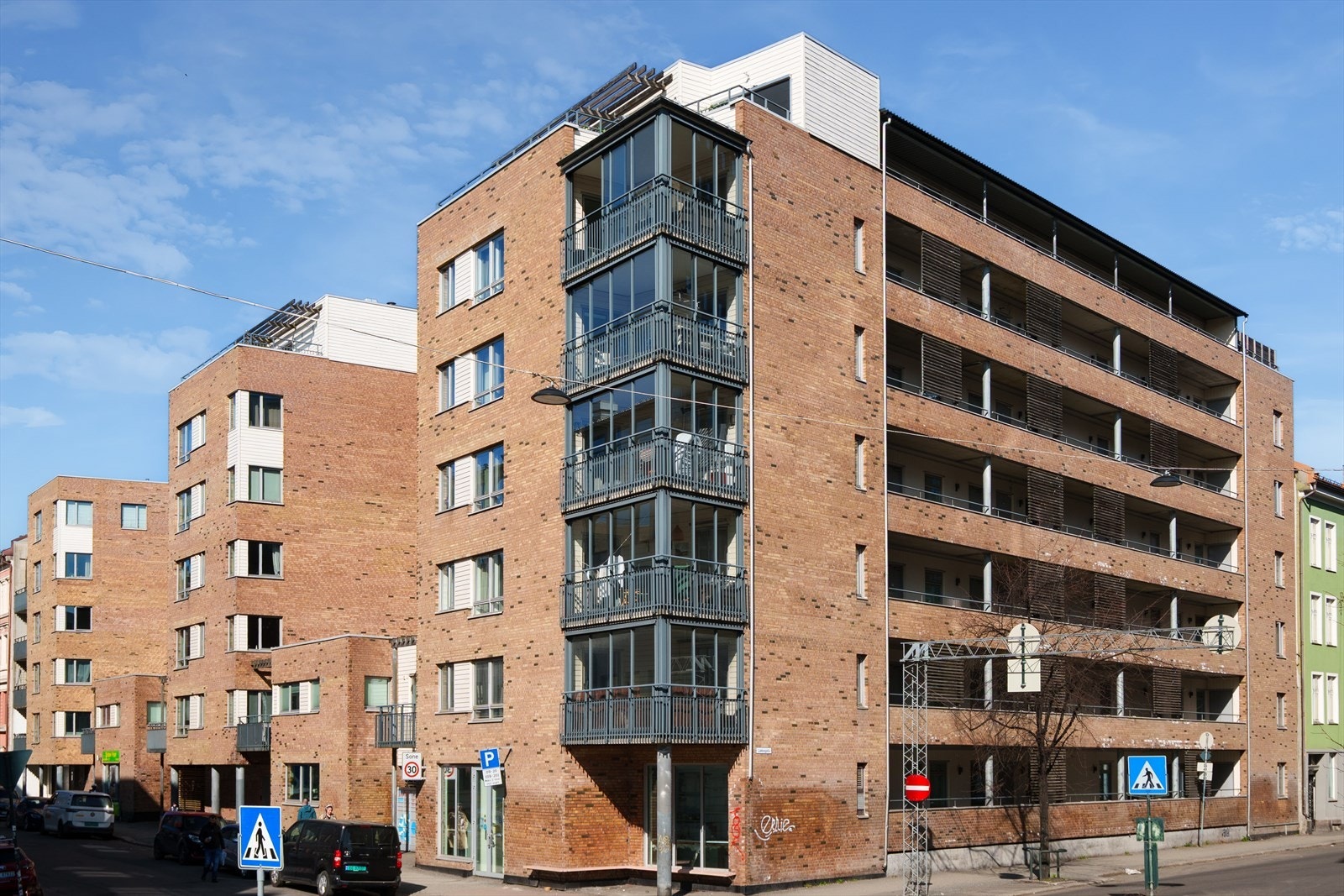 Fasade - Moderne leilighetskompleks fra 2006 Galleribilde