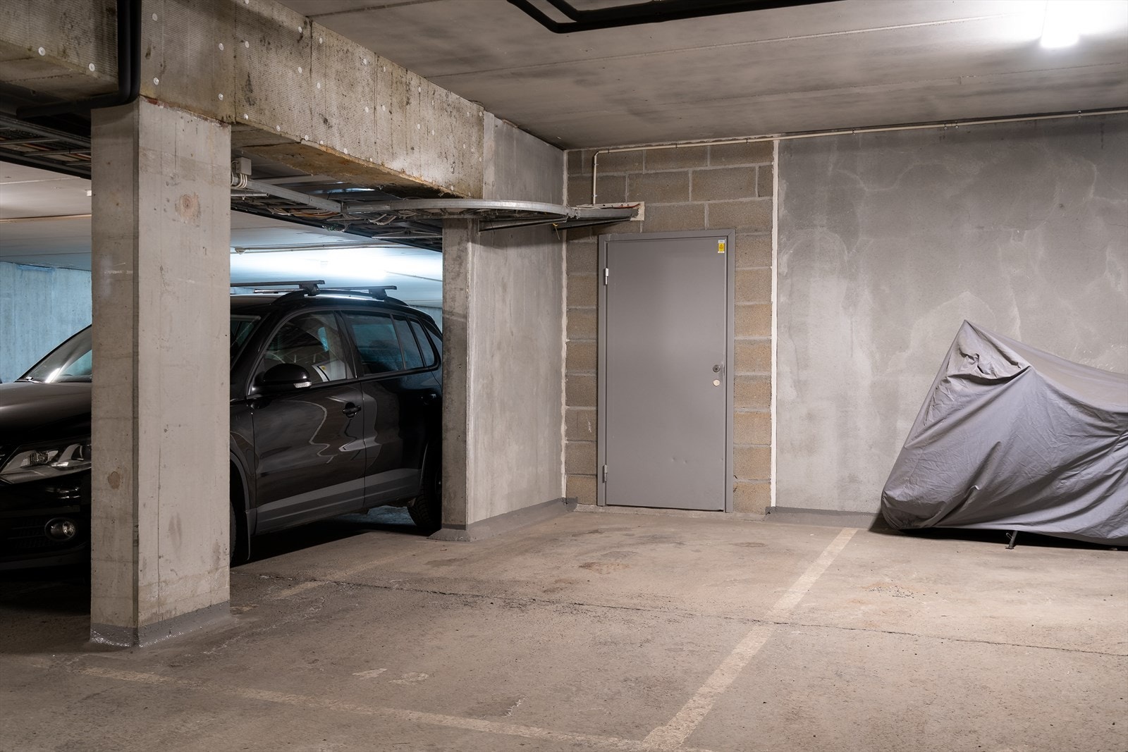Garasjeplass i kjeller medfølger Galleribilde