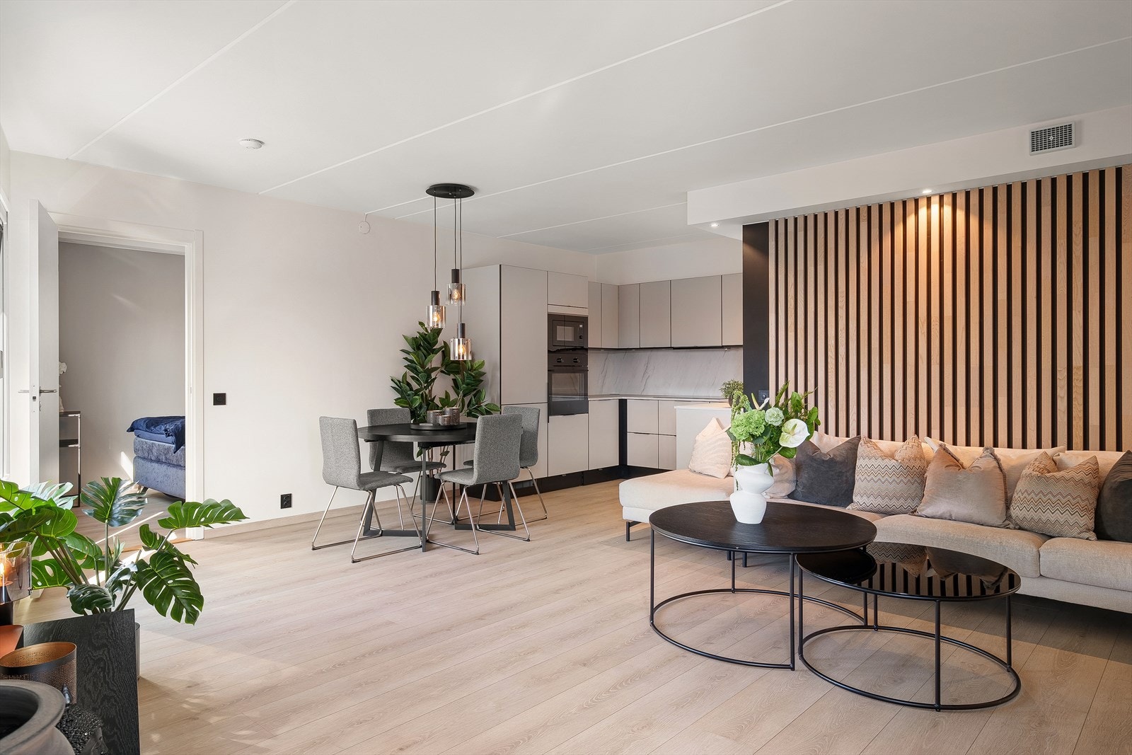 1-stav laminatgulv fra 2022 i hele leiligheten Galleribilde