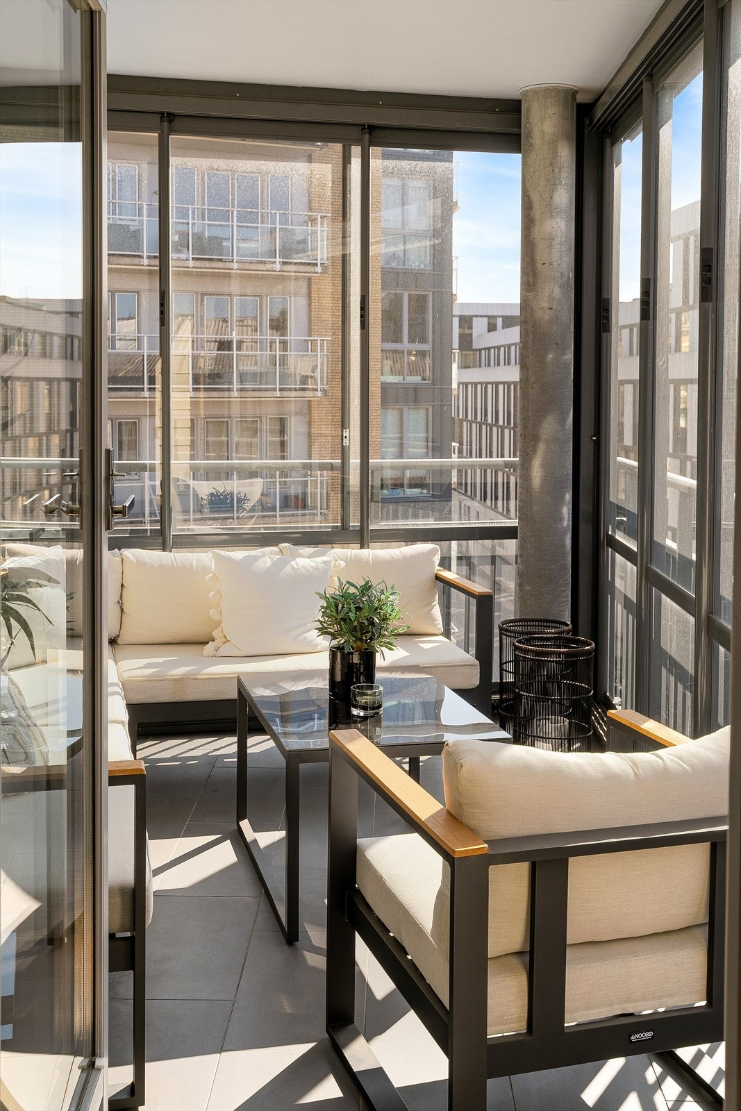 Fra stuen er det utgang til balkongen Galleribilde