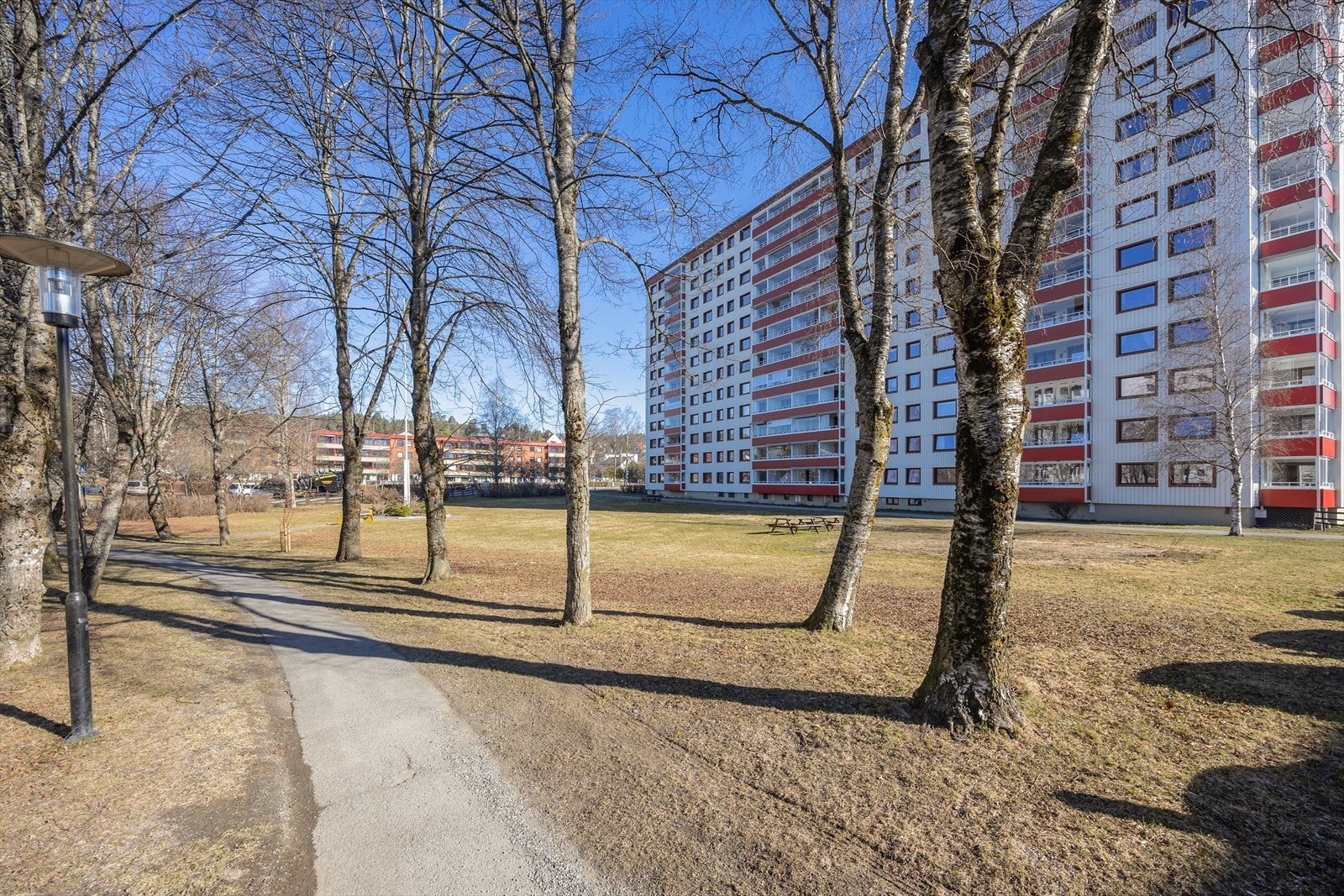 Nærområde med grøntarealer og turstier rett utenfor døren Galleribilde