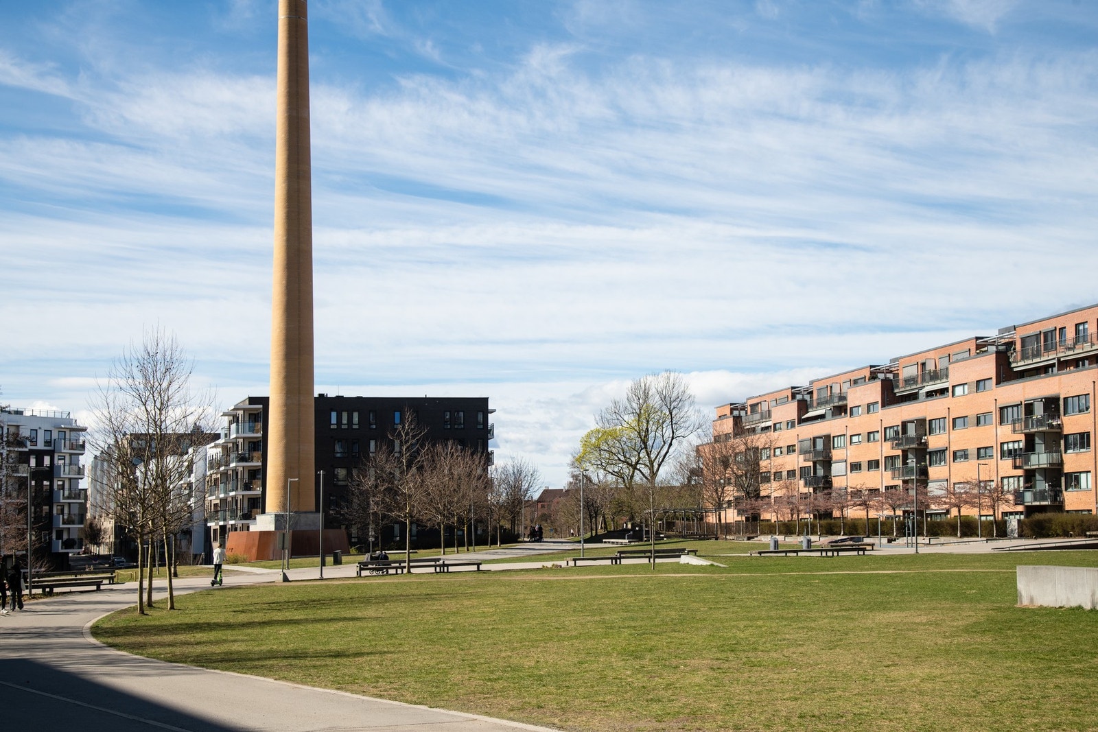 Tiedemannsparken er en populær destinasjon på sommerstid. I nær tilknytning finner du Boulangerie M som er et veldig hyggelig serveringssted. Galleribilde