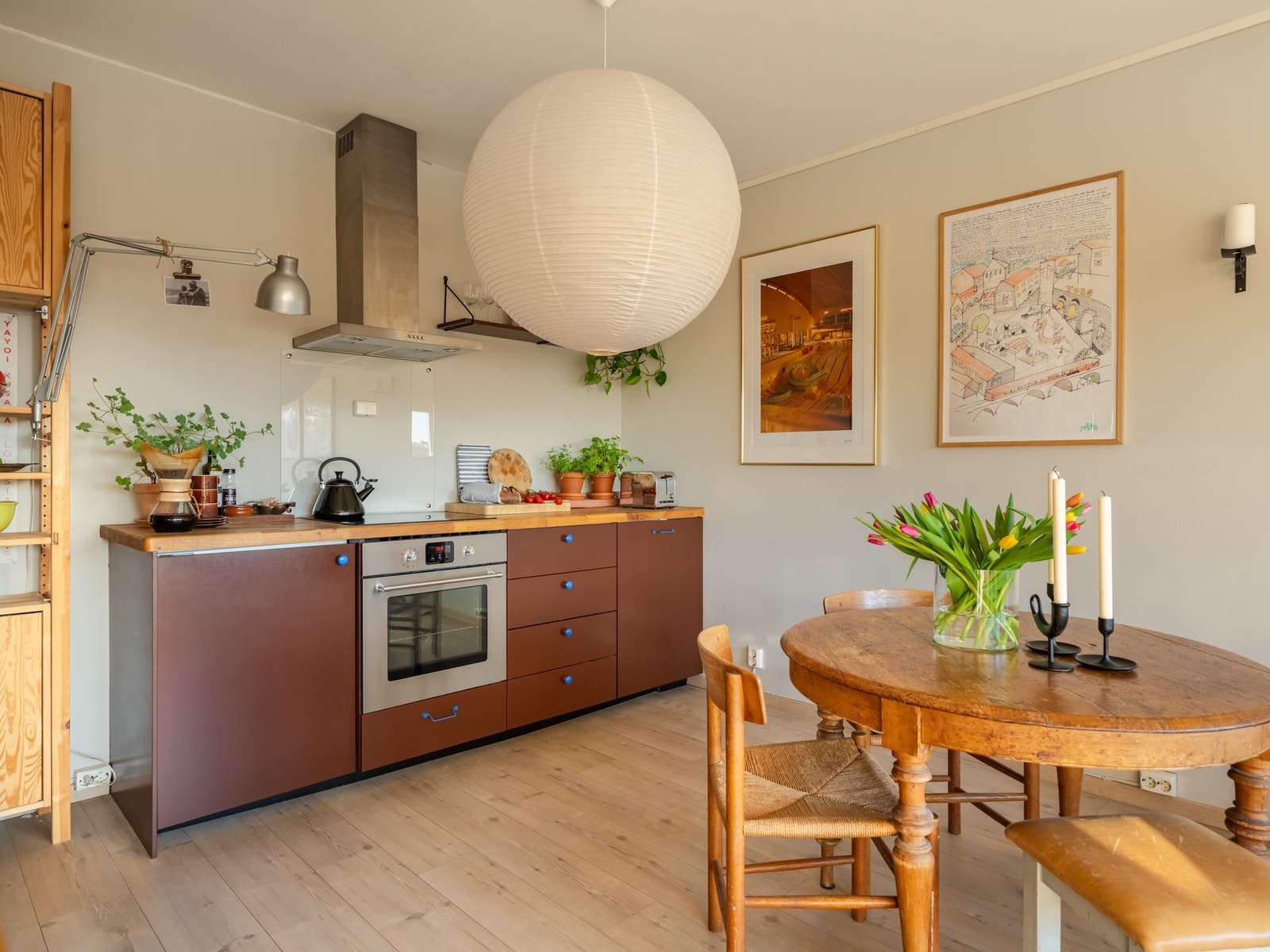 Innredningen var ny i 2015 men fikk ny coating i 2024. Galleribilde