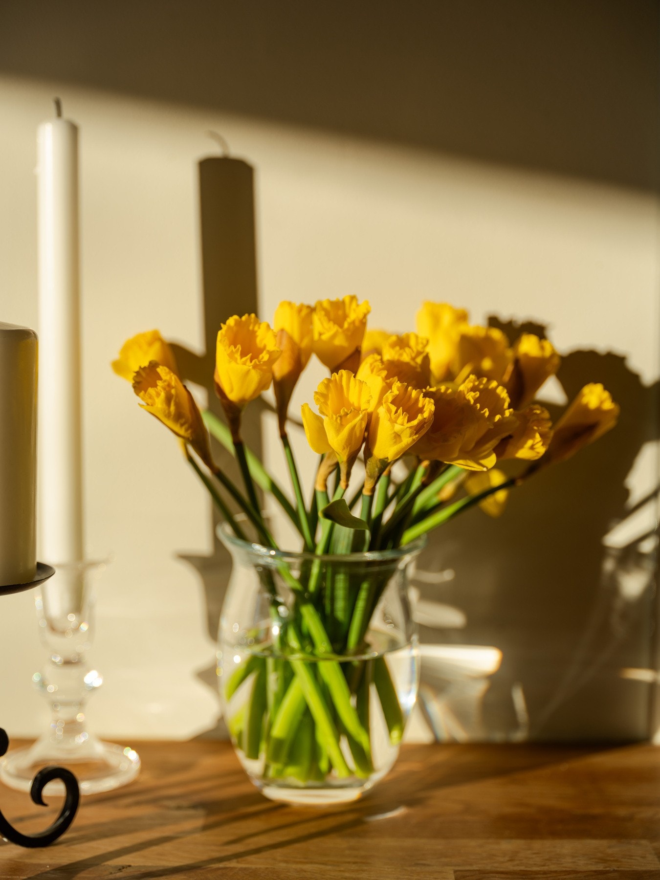 Det er bra med benkeplass på kjøkkenet. På ettermiddagene kommer også solen på besøk. Galleribilde