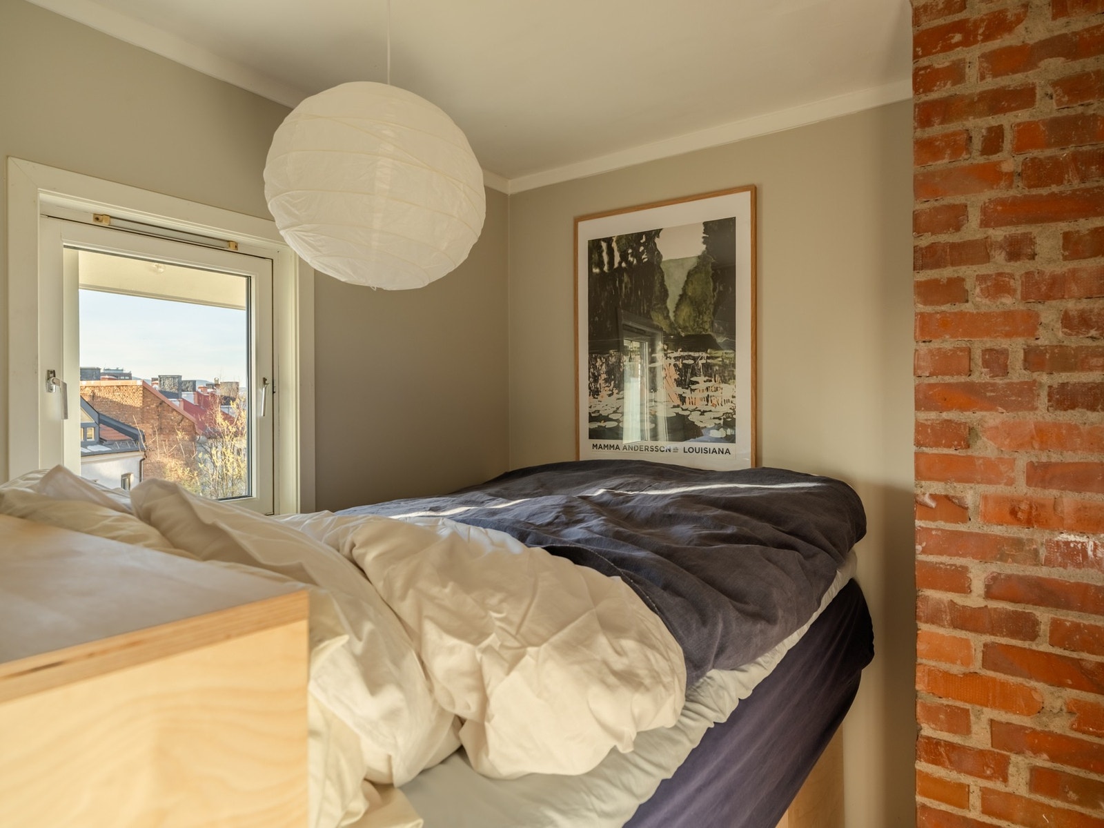 Den plassbygde sengen er en dobbeltseng, så det er plass til både deg og den du er glad i her. Galleribilde