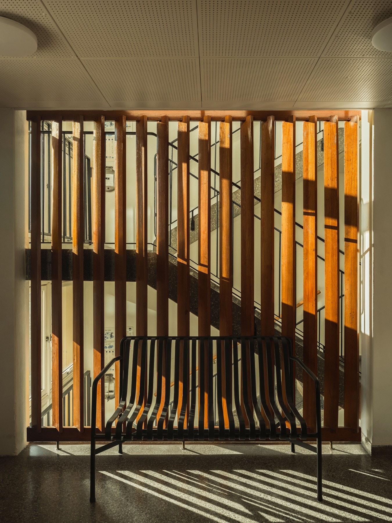 Som tidligere nevnt, går man kun opp én trapp fra inngangspartiet til boligens etasje. Galleribilde