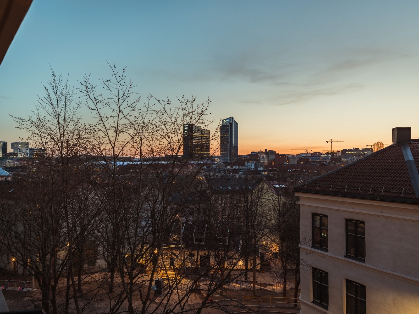 Utsikten er fantastisk uansett når på dagen det måtte være, men spesielt vakkert er solnedgangene. Galleribilde