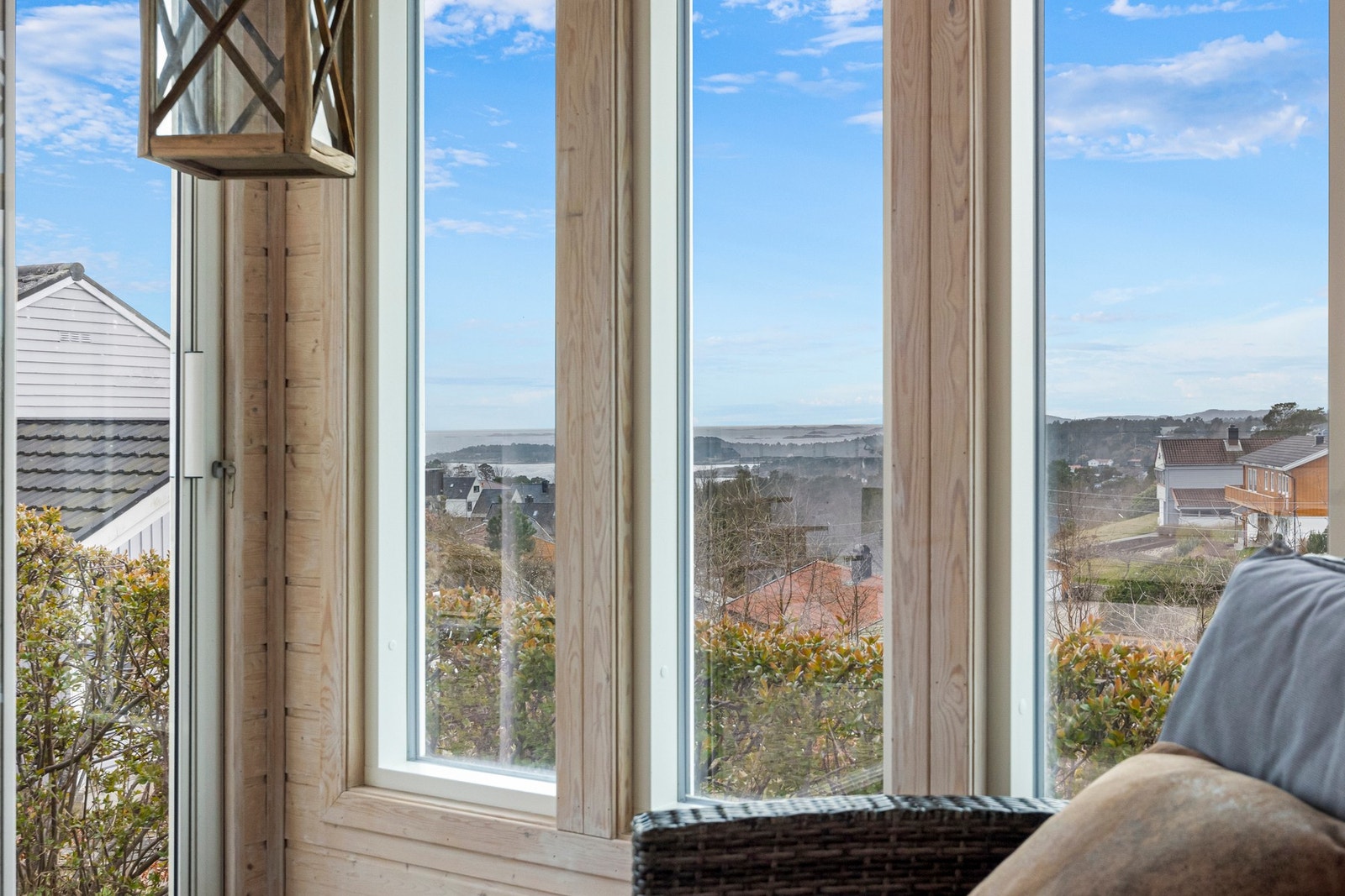 Flott utsikt mot havet fra sommerstua Galleribilde